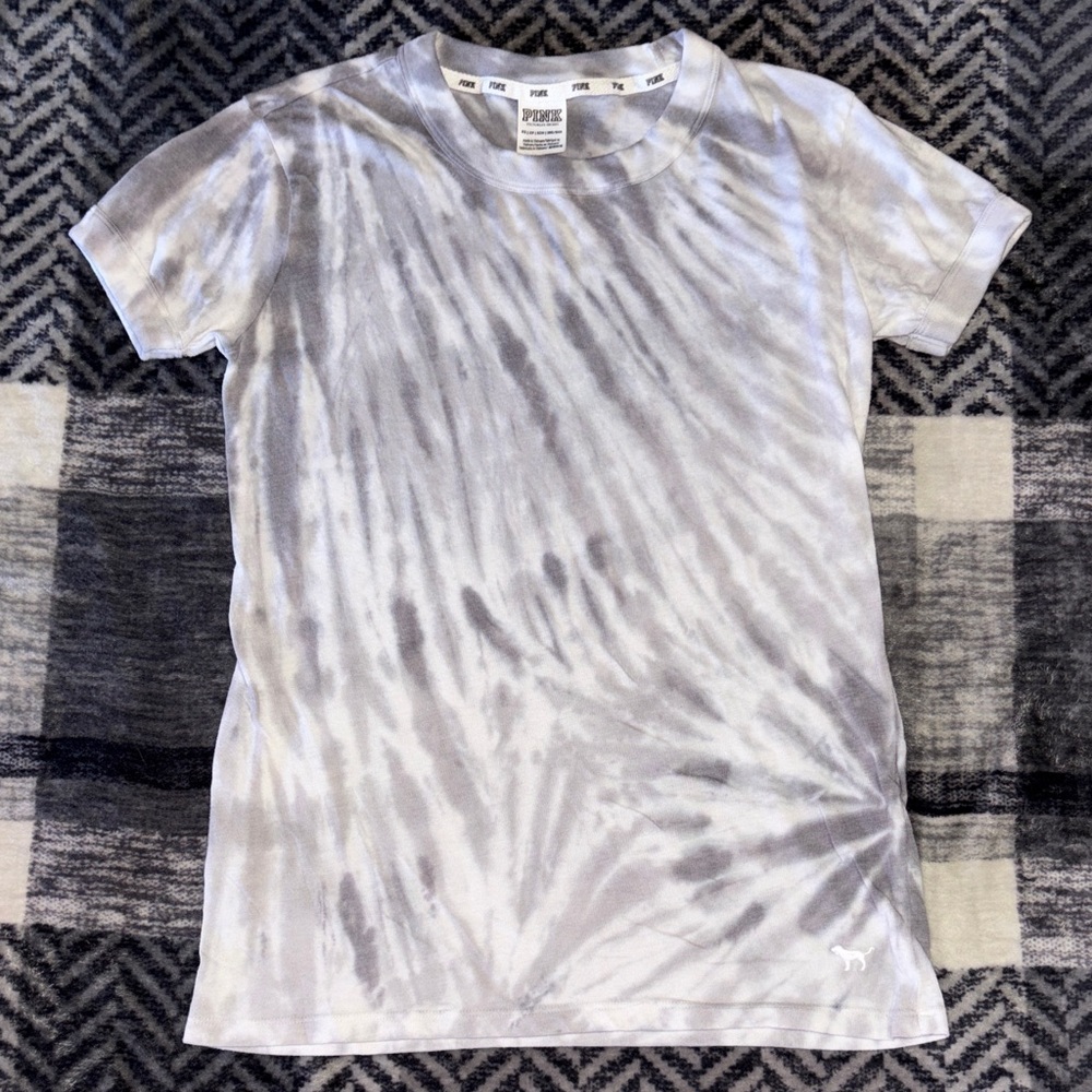 🐢Victoria's Secret Gray Tie-Dye Short Sleeve Tee